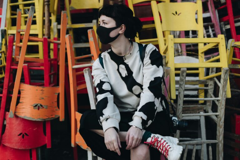 Indie Sleaze Revival: 2025 Fashion’s Nostalgic Aesthetic